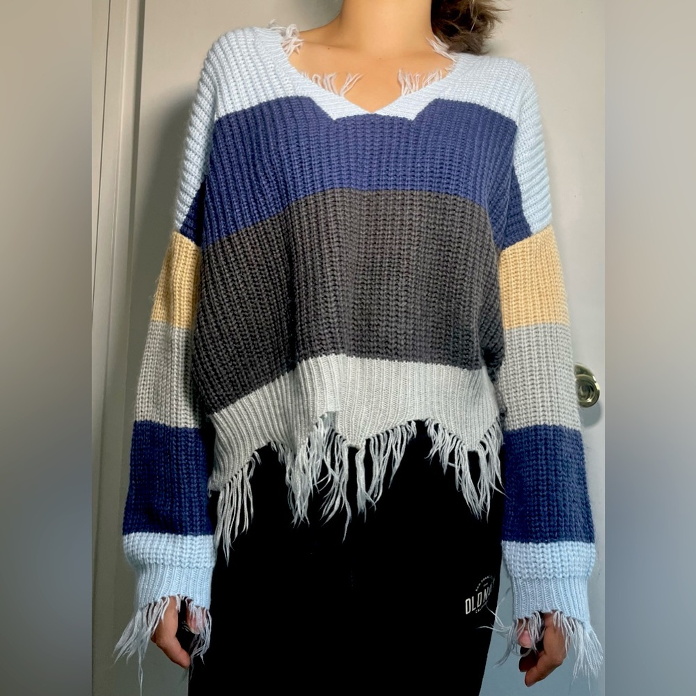 cropped blue/grey/tan knitted v-neck sweater